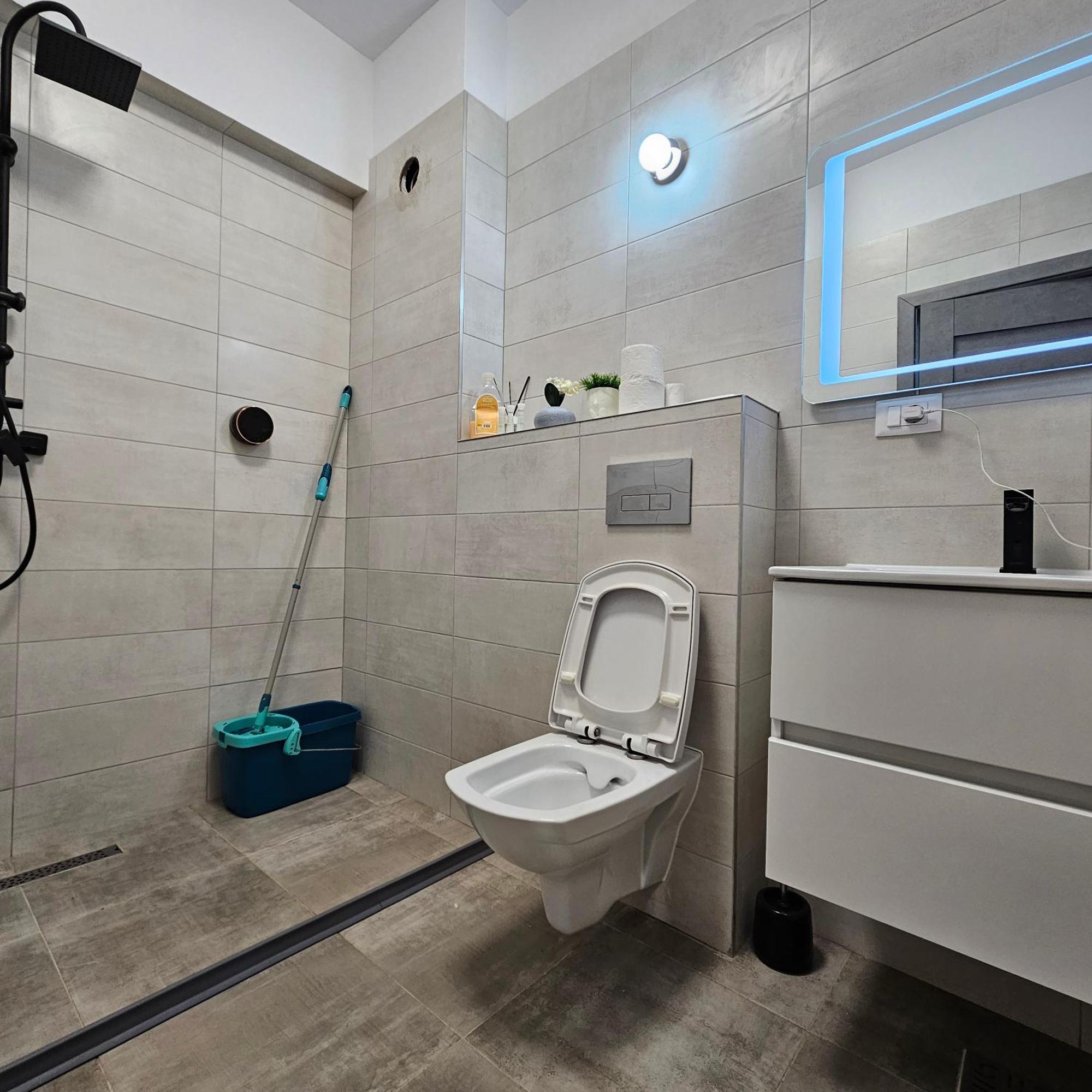 Apartament Dem Radulescu Langa Strand Ramnicu Valcea Luaran gambar